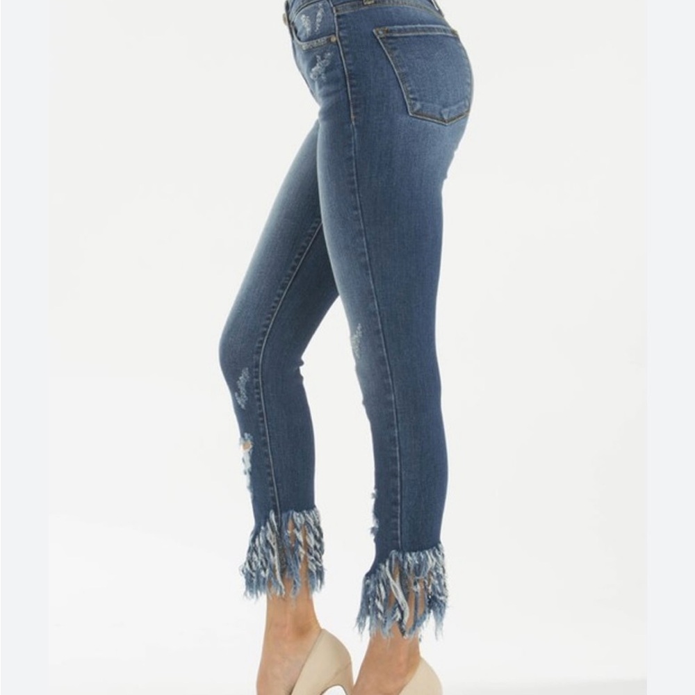 Kancan Women's Distressed Frayed Hem Jeans w/Stretch, Size 13/30 - EUC💞